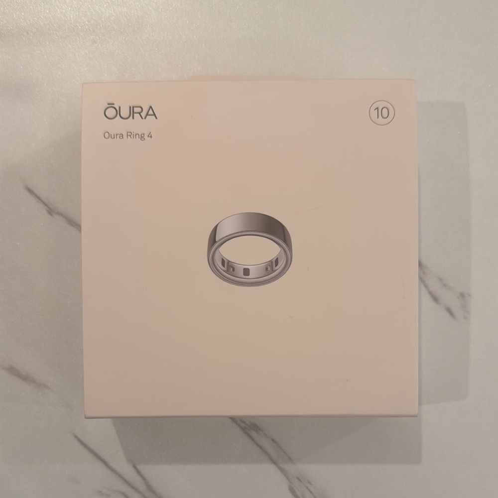 Oura Ring 4 in Silver